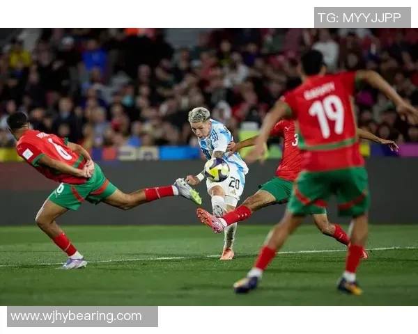 巴萨临时更换发布会人选，德容让位马丁内斯